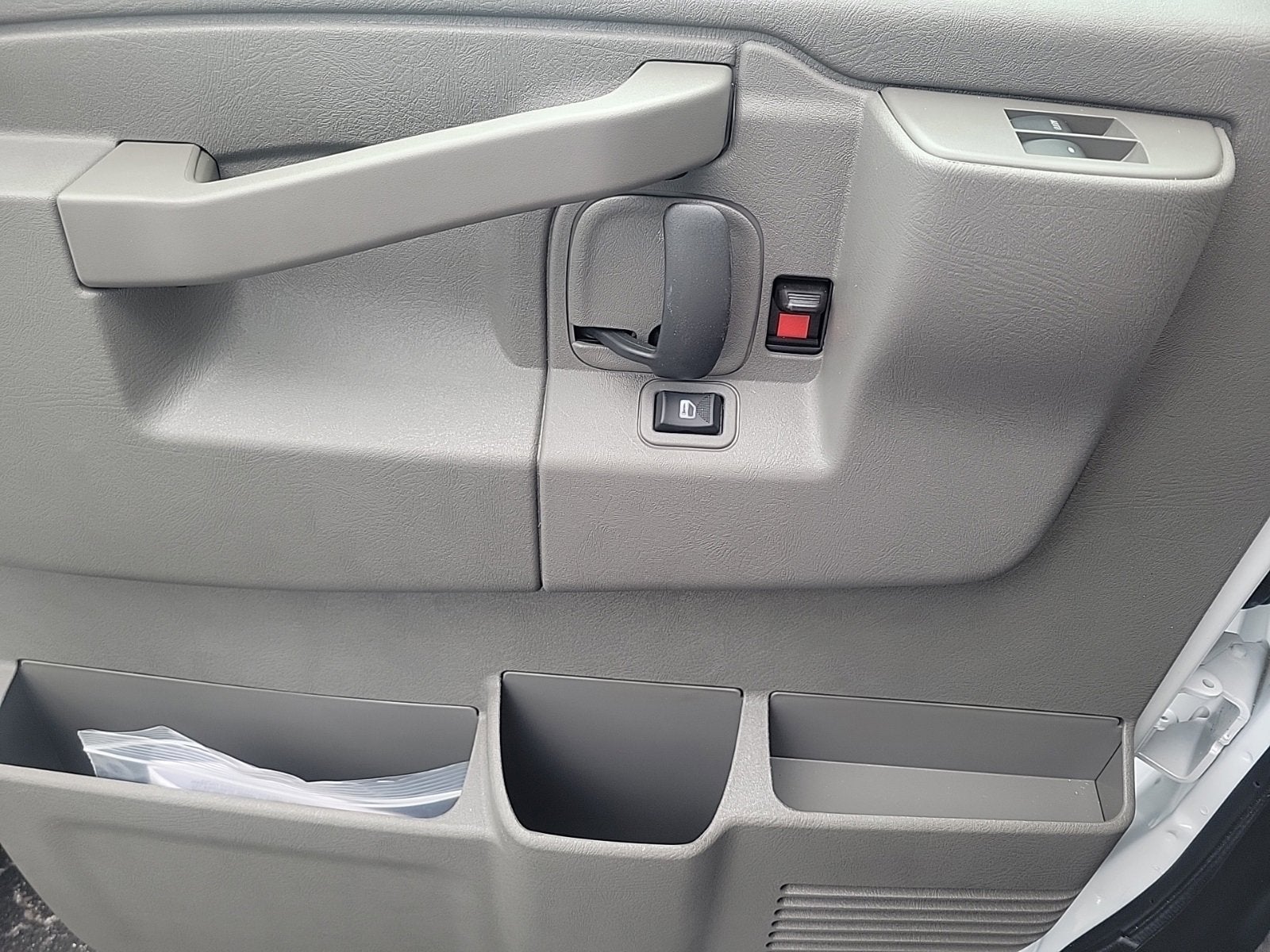 2025 GMC Savana Cutaway 3500 1WT