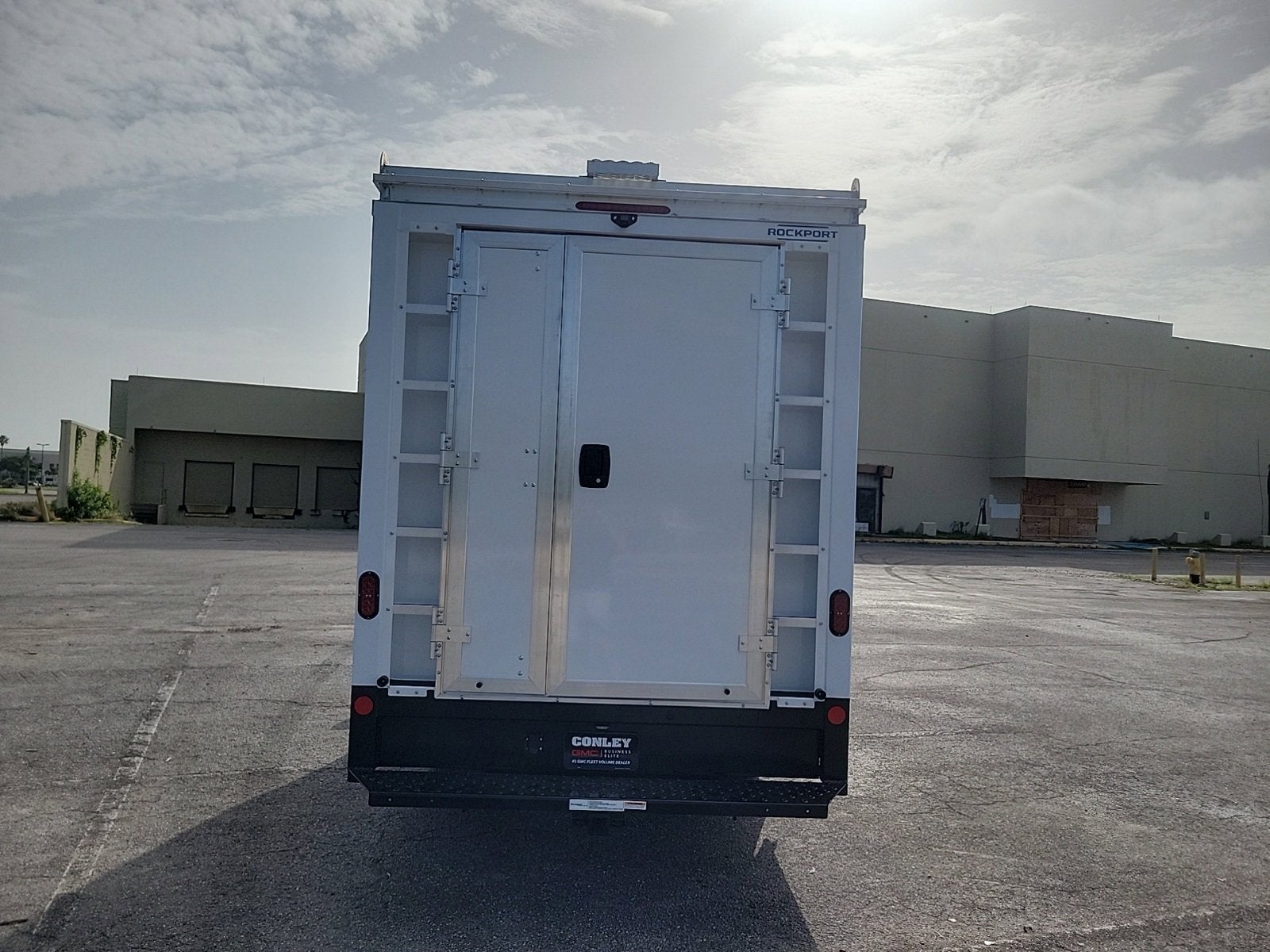 2025 GMC Savana Cutaway 3500 1WT