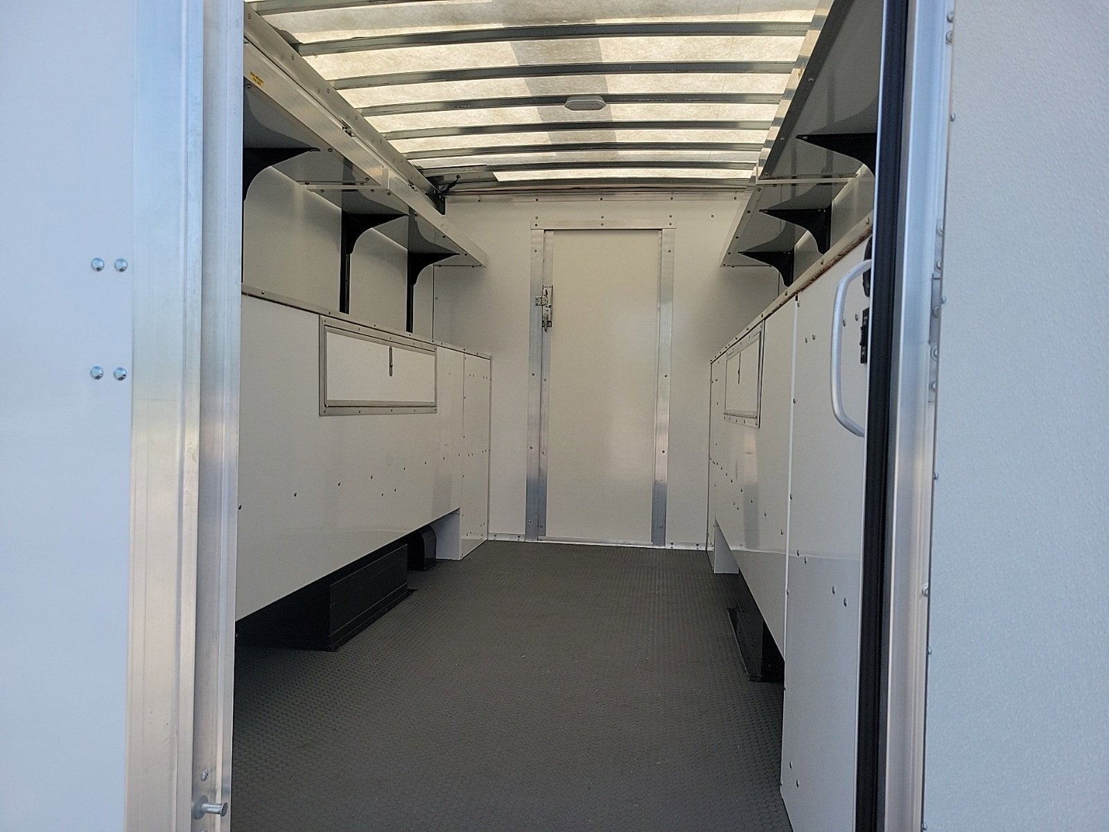 2025 GMC Savana Cutaway 3500 1WT