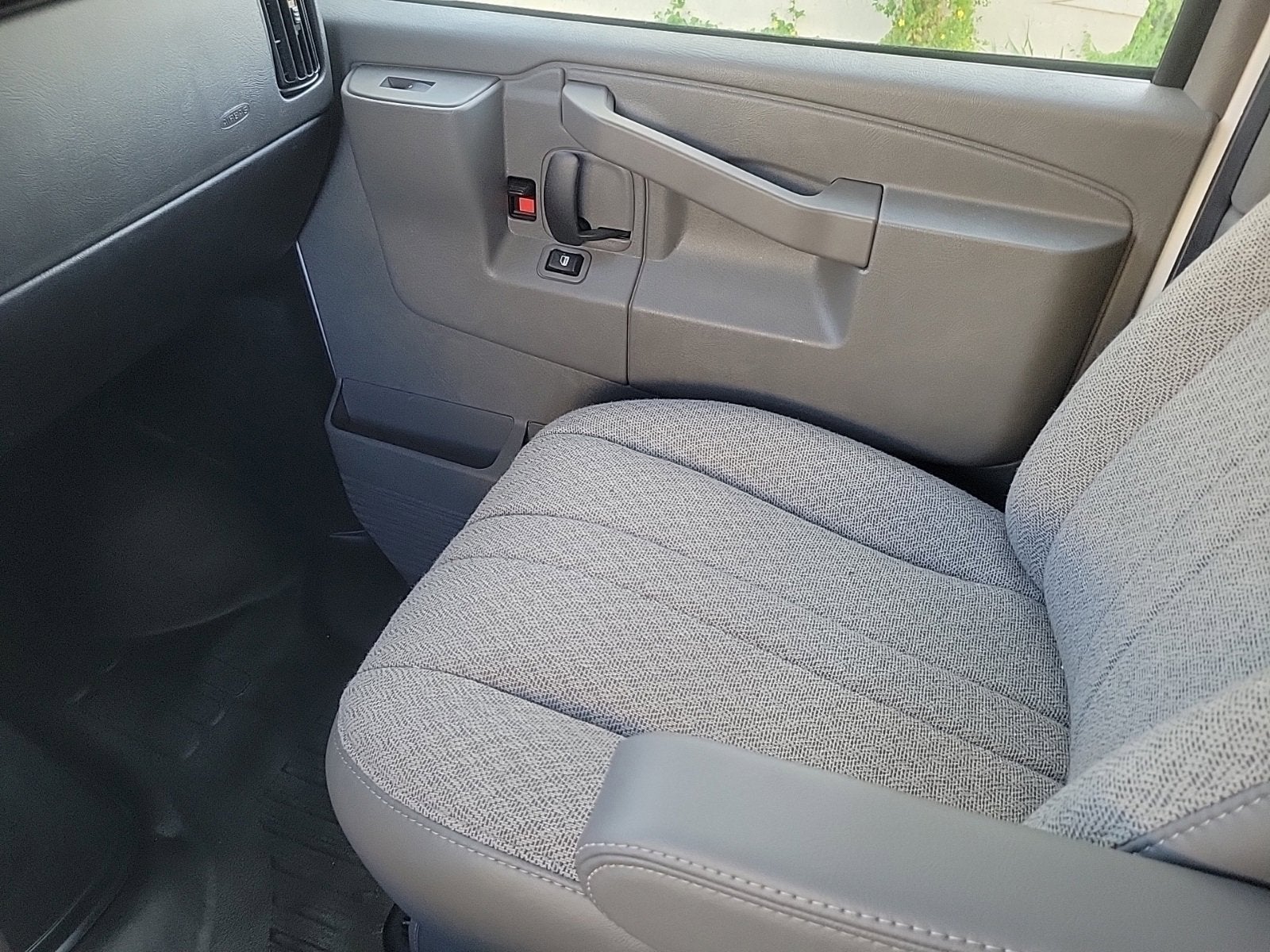 2025 GMC Savana Cutaway 3500 1WT