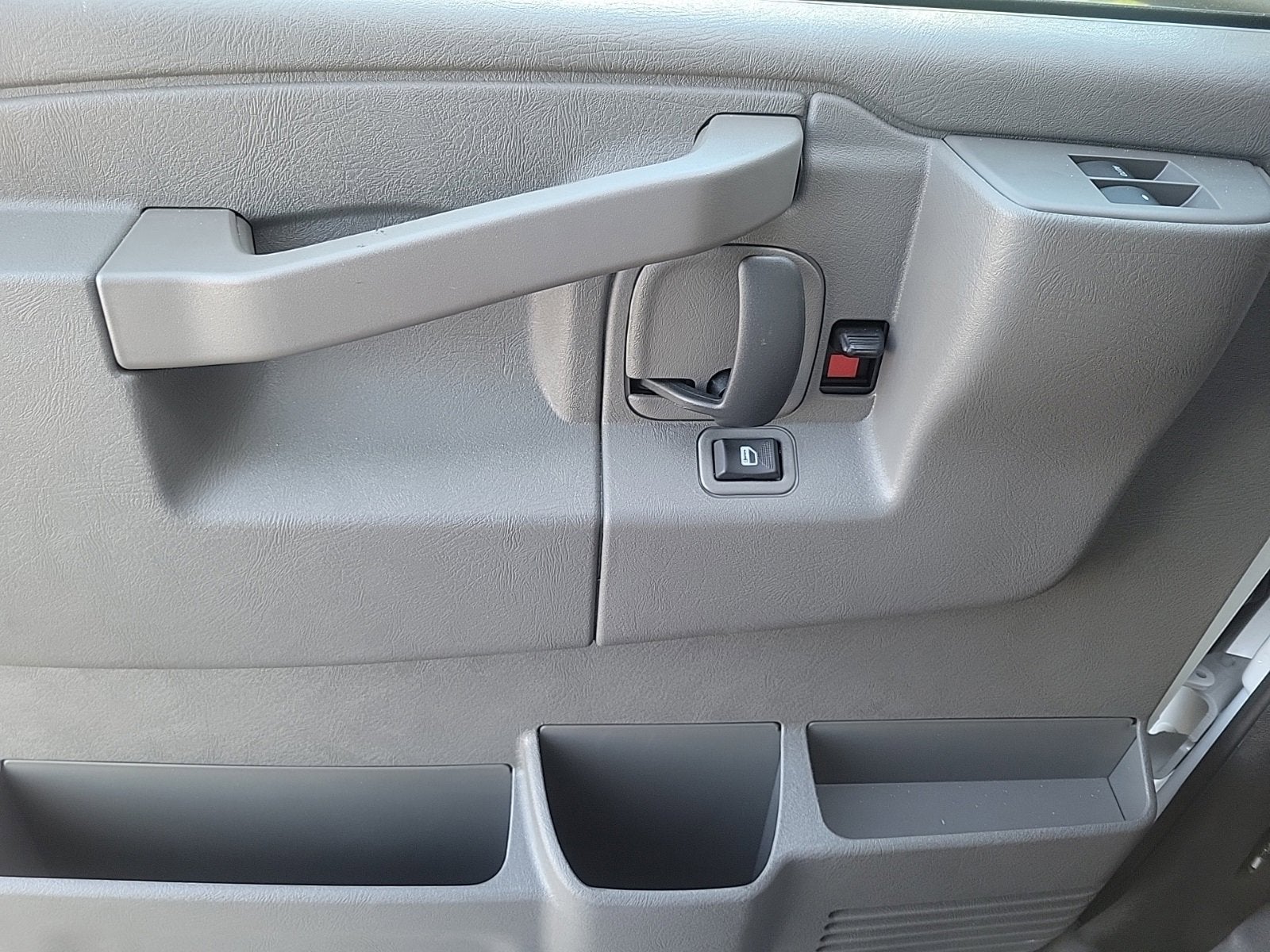 2025 GMC Savana Cutaway 3500 1WT