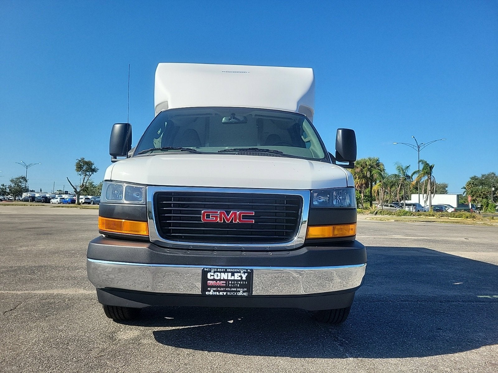 2025 GMC Savana Cutaway 3500 1WT