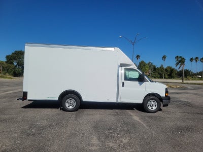 2025 GMC Savana Cutaway 3500 1WT