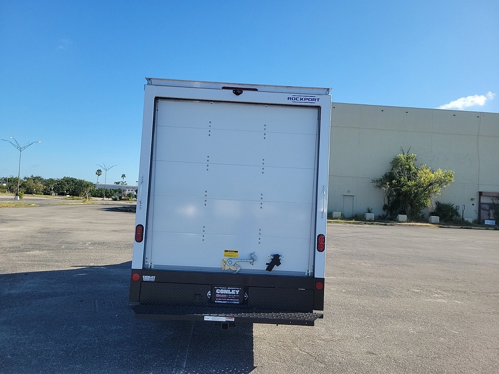 2025 GMC Savana Cutaway 3500 1WT