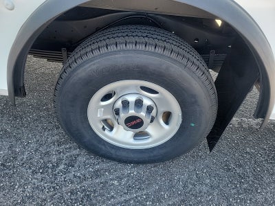 2025 GMC Savana Cutaway 3500 1WT