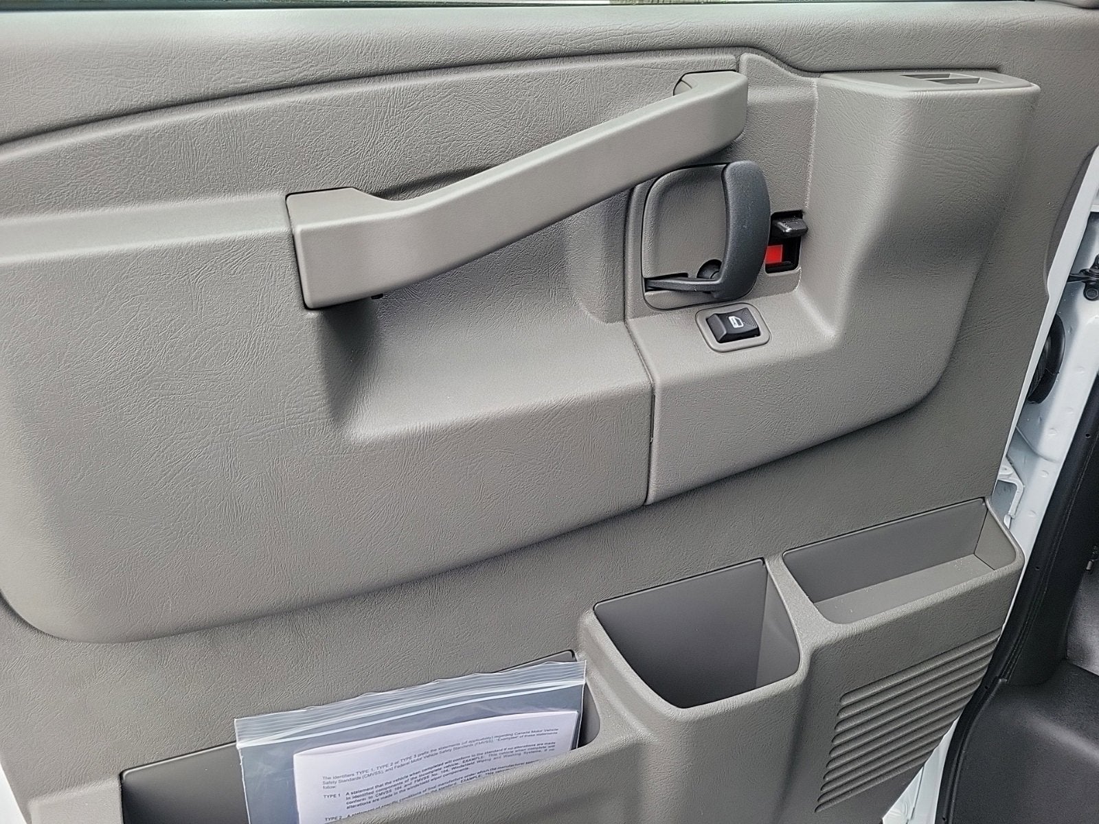 2025 GMC Savana Cutaway 3500 1WT