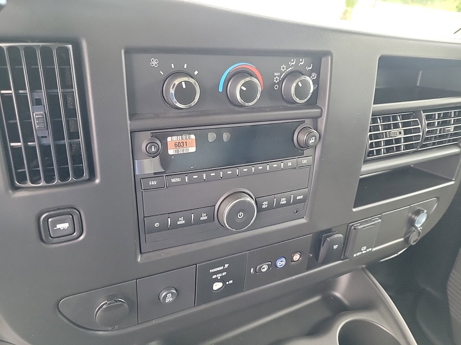 2025 GMC Savana Cutaway 3500 1WT