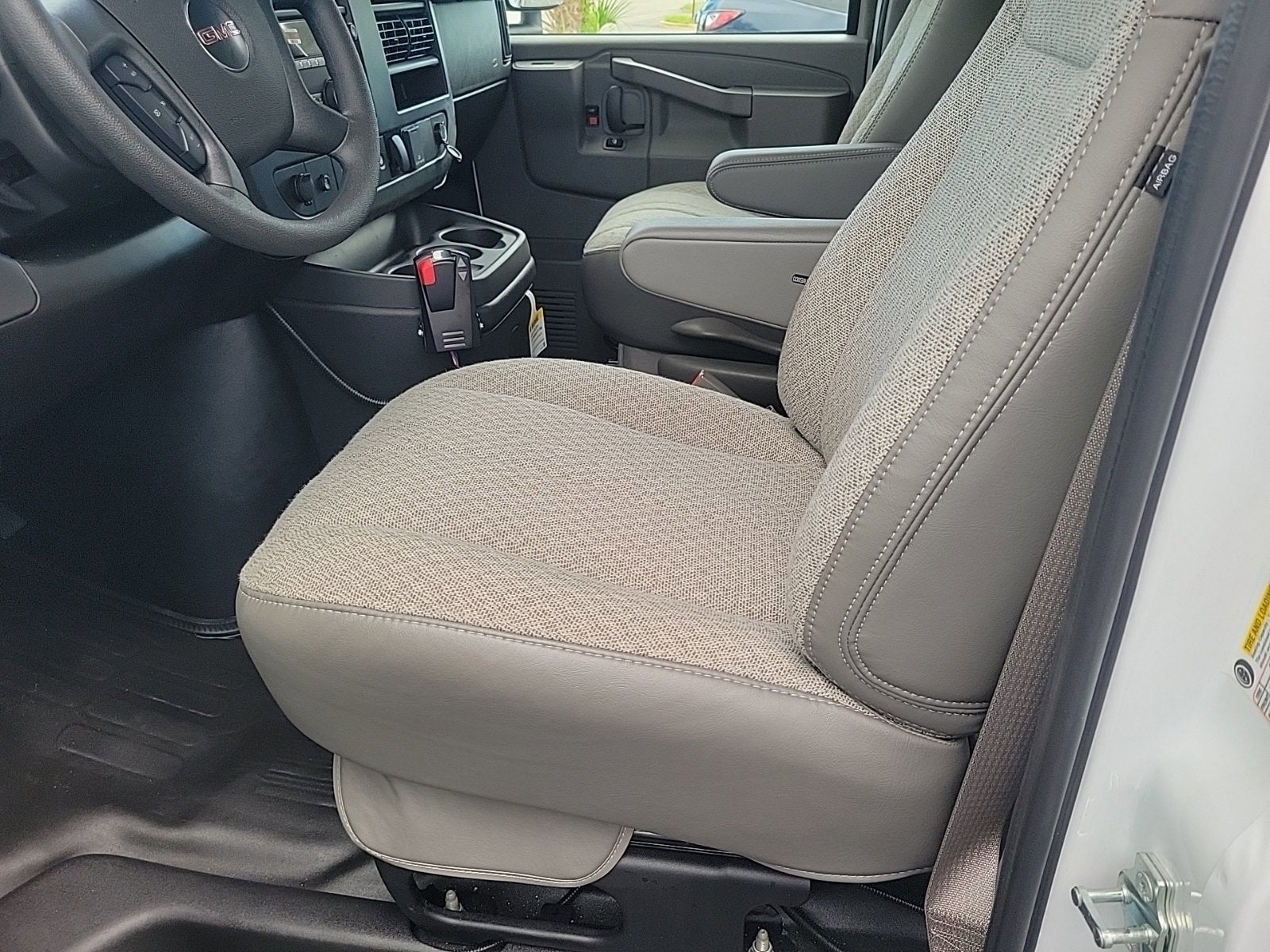 2025 GMC Savana Cutaway 3500 1WT