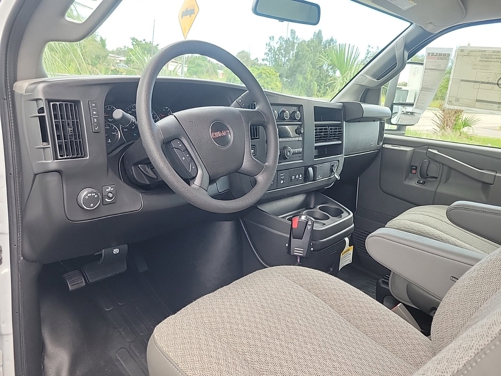 2025 GMC Savana Cutaway 3500 1WT