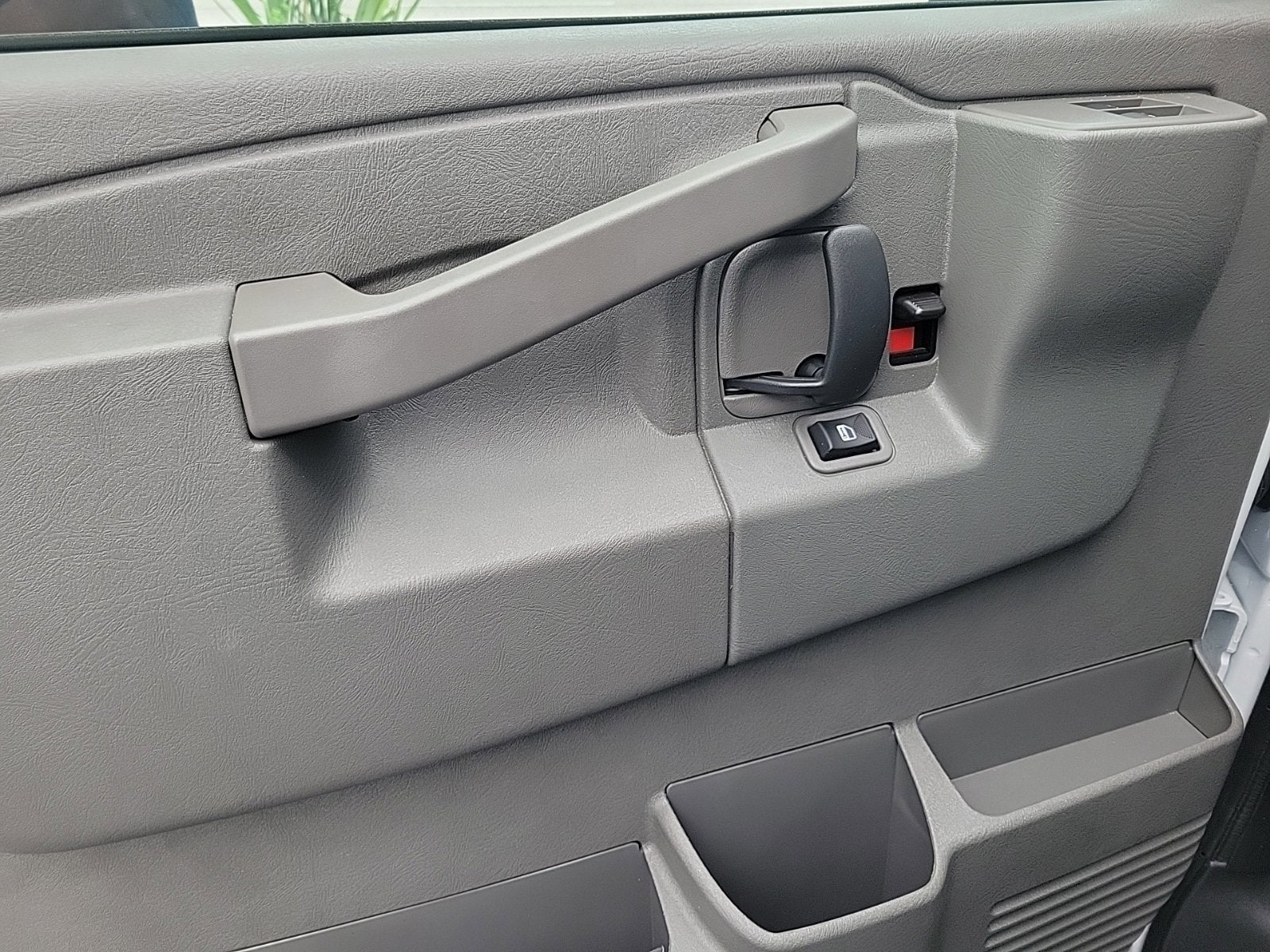 2025 GMC Savana Cutaway 3500 1WT