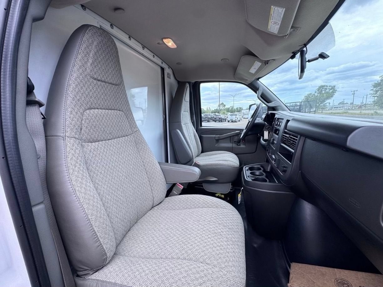 2026 GMC Savana Cutaway 3500 1WT
