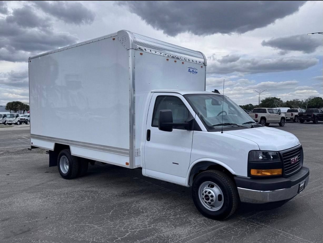 2026 GMC Savana Cutaway 3500 1WT
