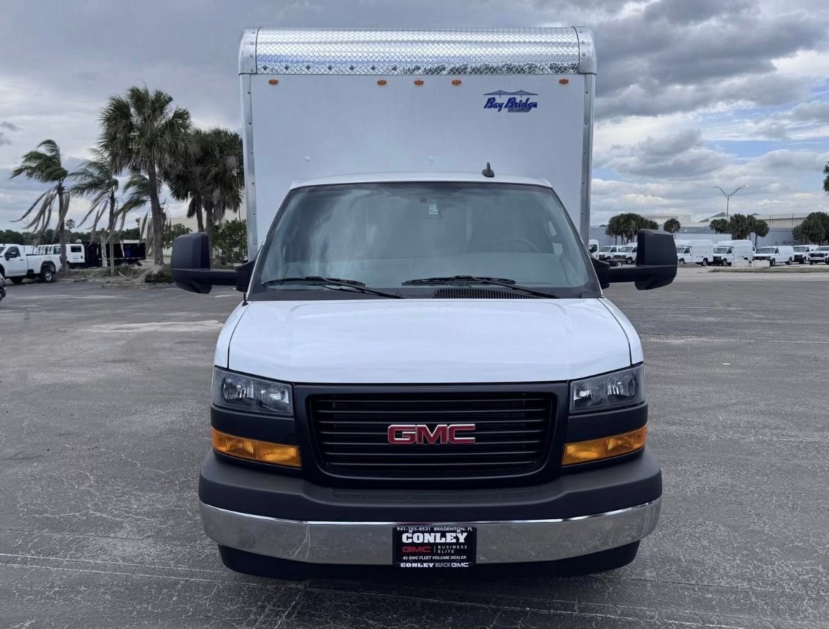 2026 GMC Savana Cutaway 3500 1WT