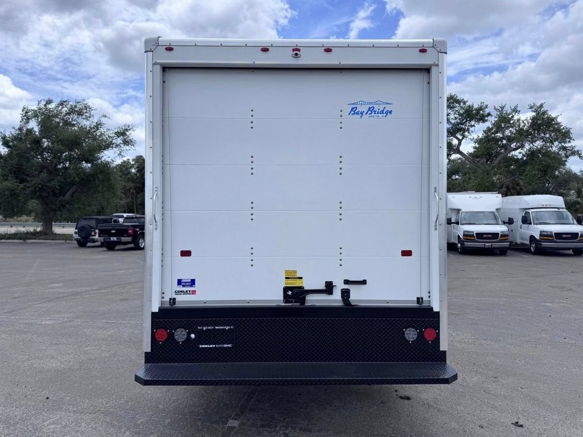 2026 GMC Savana Cutaway 3500 1WT