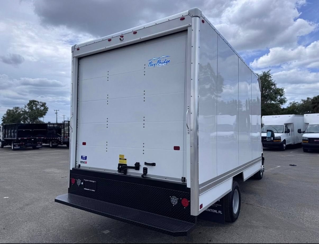 2026 GMC Savana Cutaway 3500 1WT