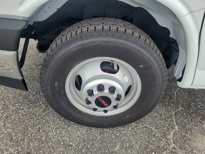 2024 GMC Savana Cutaway 3500 1WT