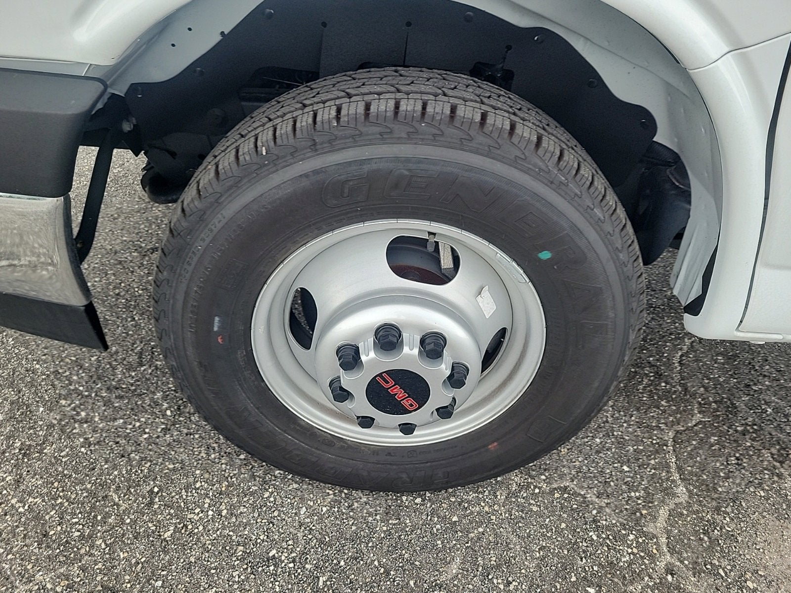 2024 GMC Savana Cutaway 3500 1WT