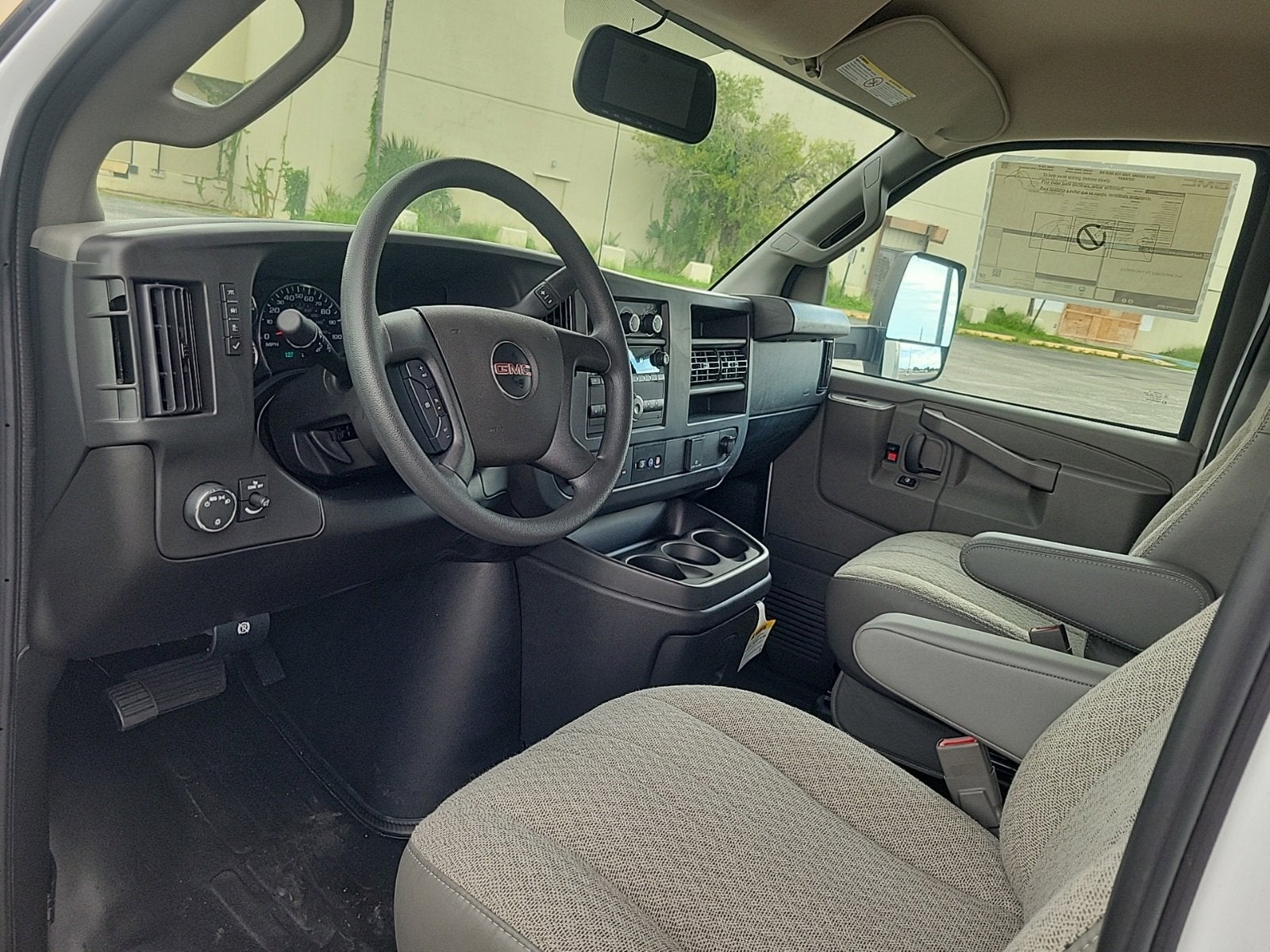 2024 GMC Savana Cutaway 3500 1WT