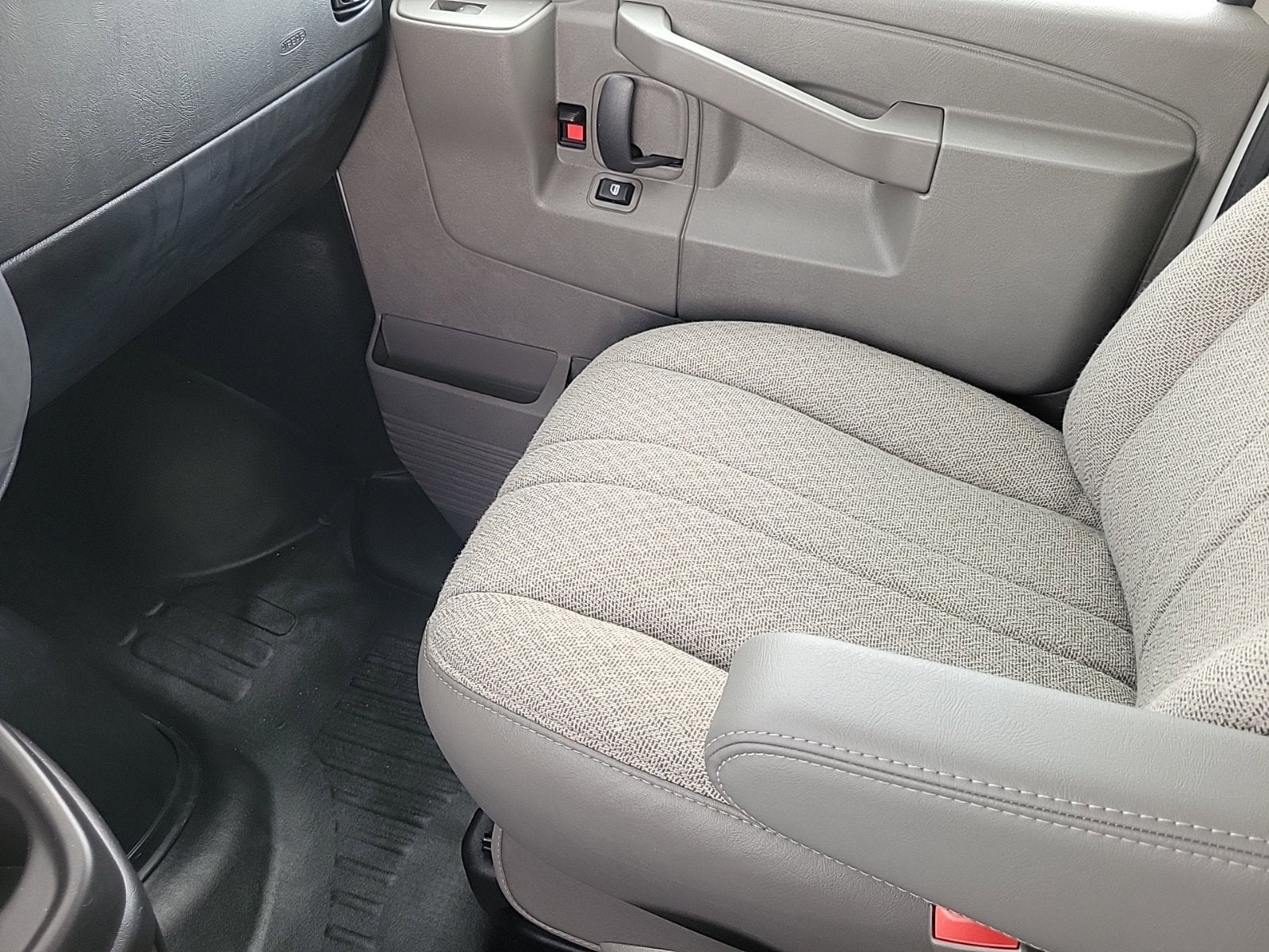 2024 GMC Savana Cutaway 3500 1WT