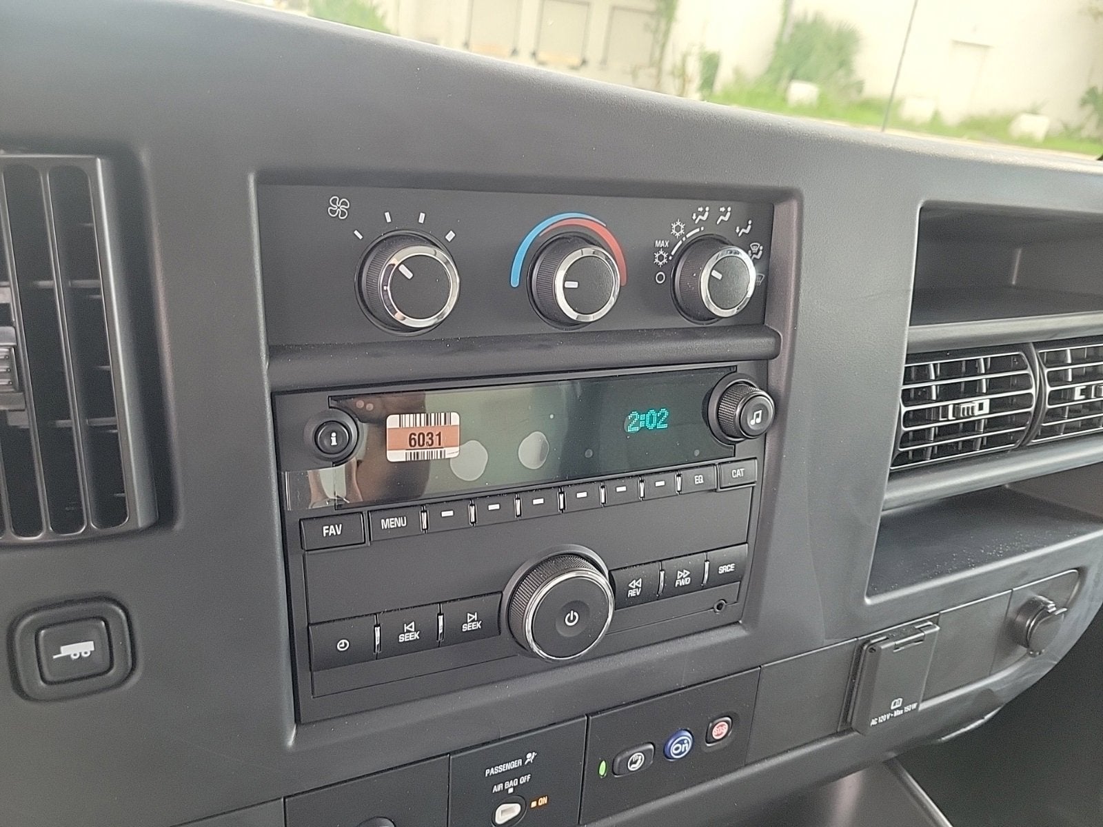 2024 GMC Savana Cutaway 3500 1WT