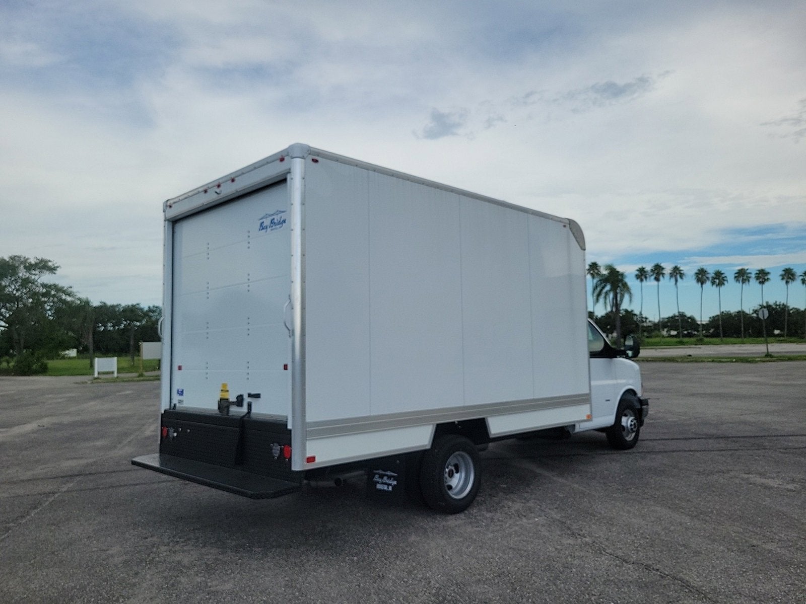 2024 GMC Savana Cutaway 3500 1WT