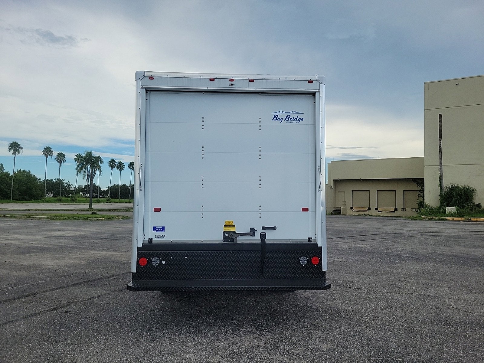 2024 GMC Savana Cutaway 3500 1WT