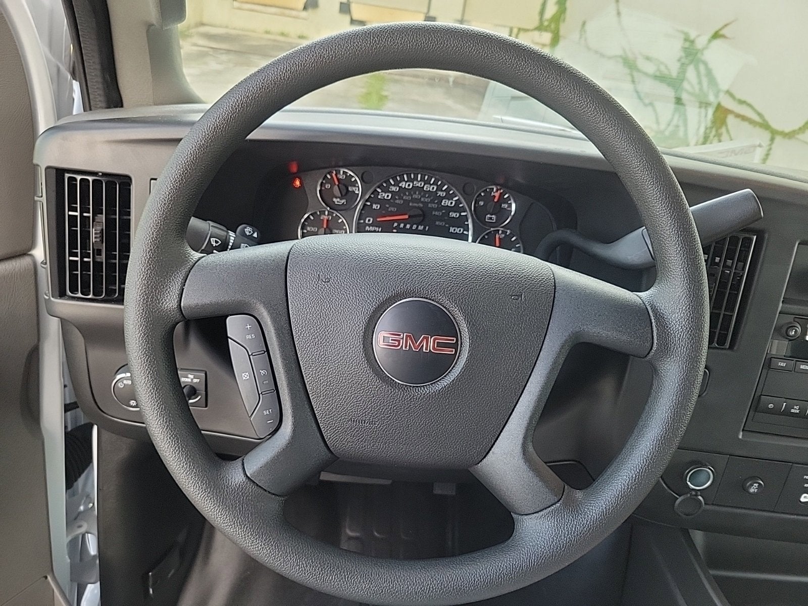 2025 GMC Savana Cutaway 3500 1WT