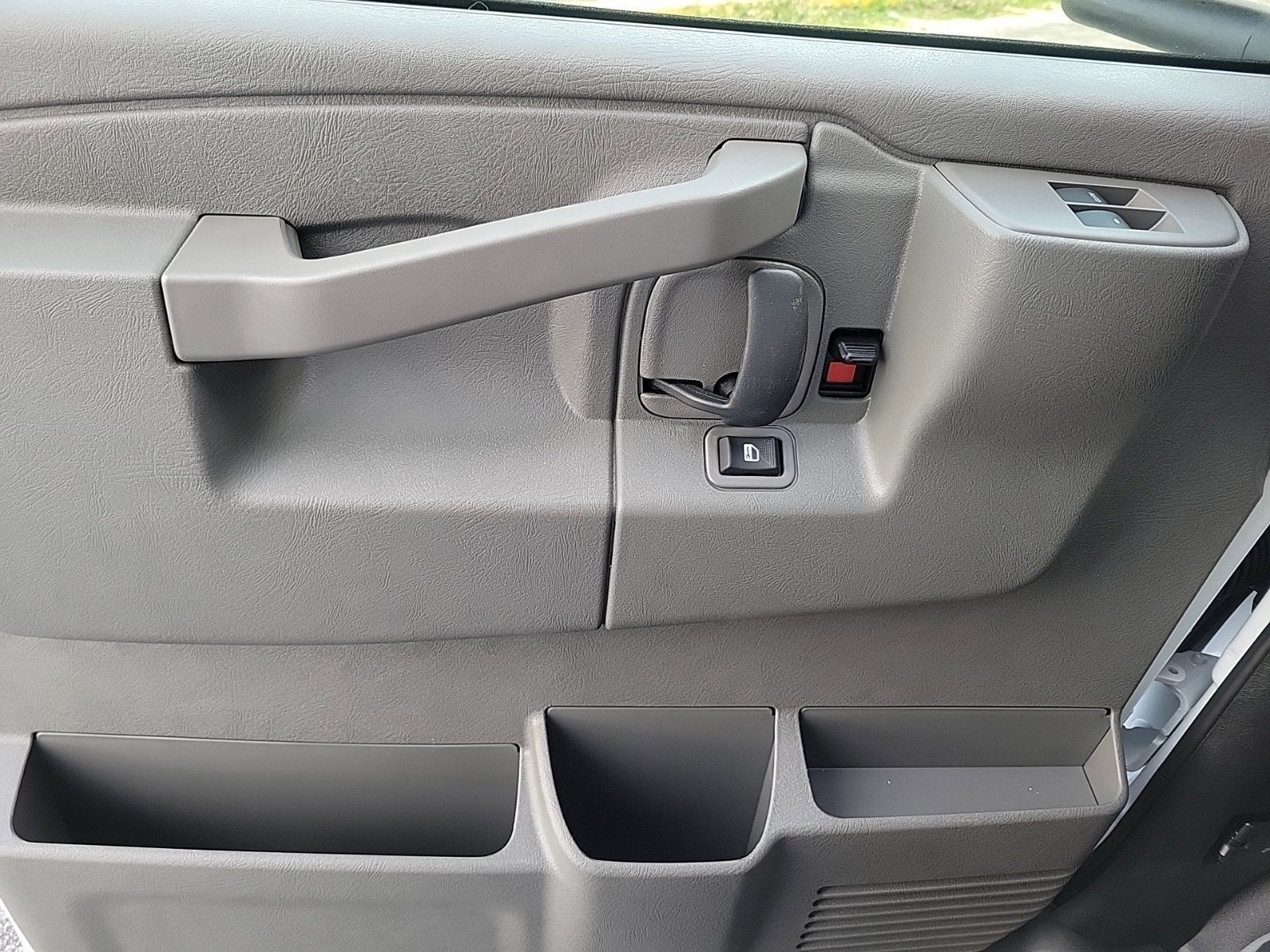 2025 GMC Savana Cutaway 3500 1WT