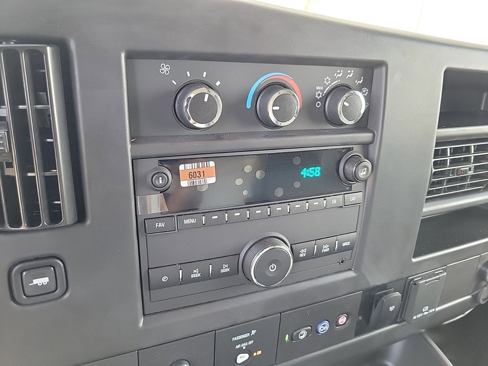 2025 GMC Savana Cutaway 3500 1WT