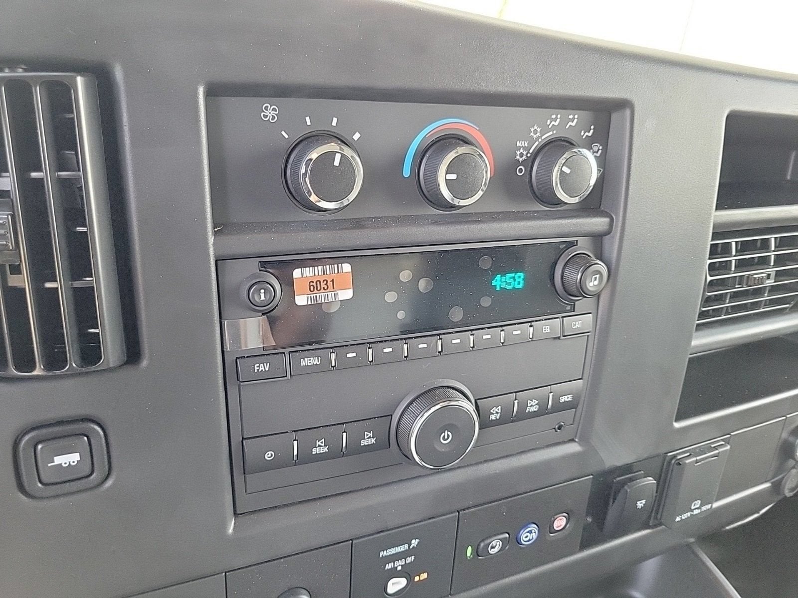 2025 GMC Savana Cutaway 3500 1WT