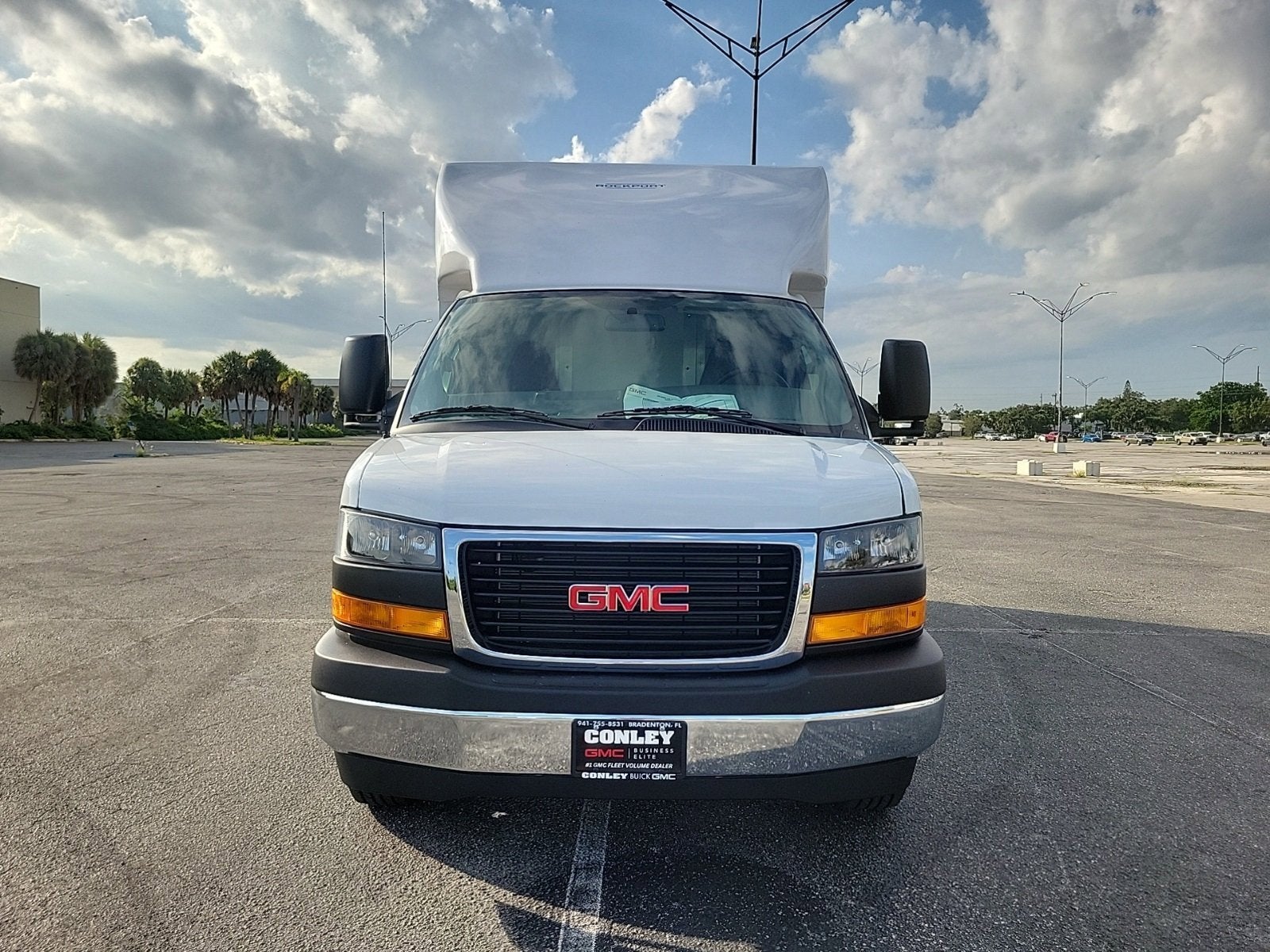 2025 GMC Savana Cutaway 3500 1WT