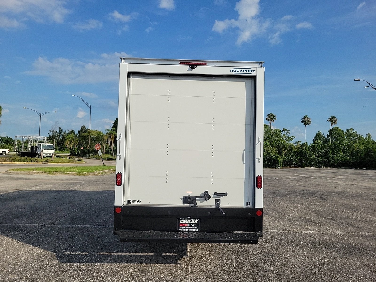 2025 GMC Savana Cutaway 3500 1WT