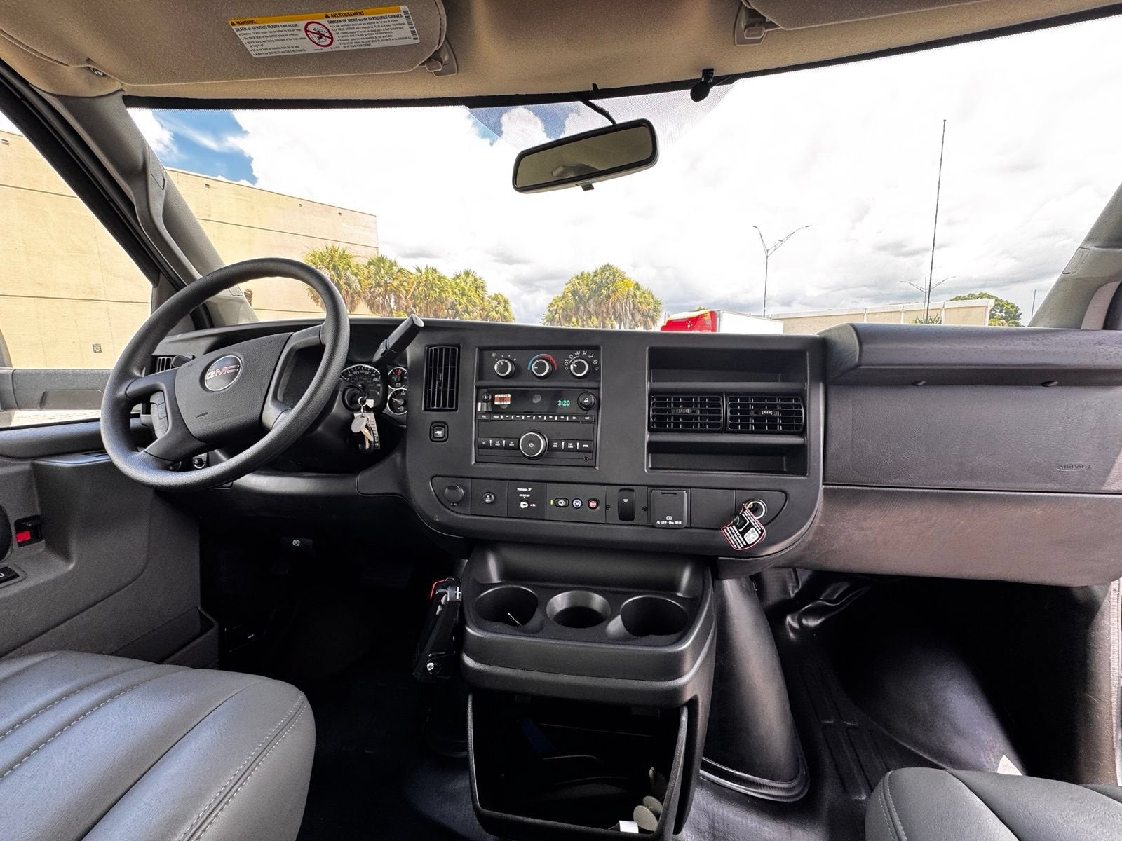 2025 GMC Savana Cutaway 3500 1WT