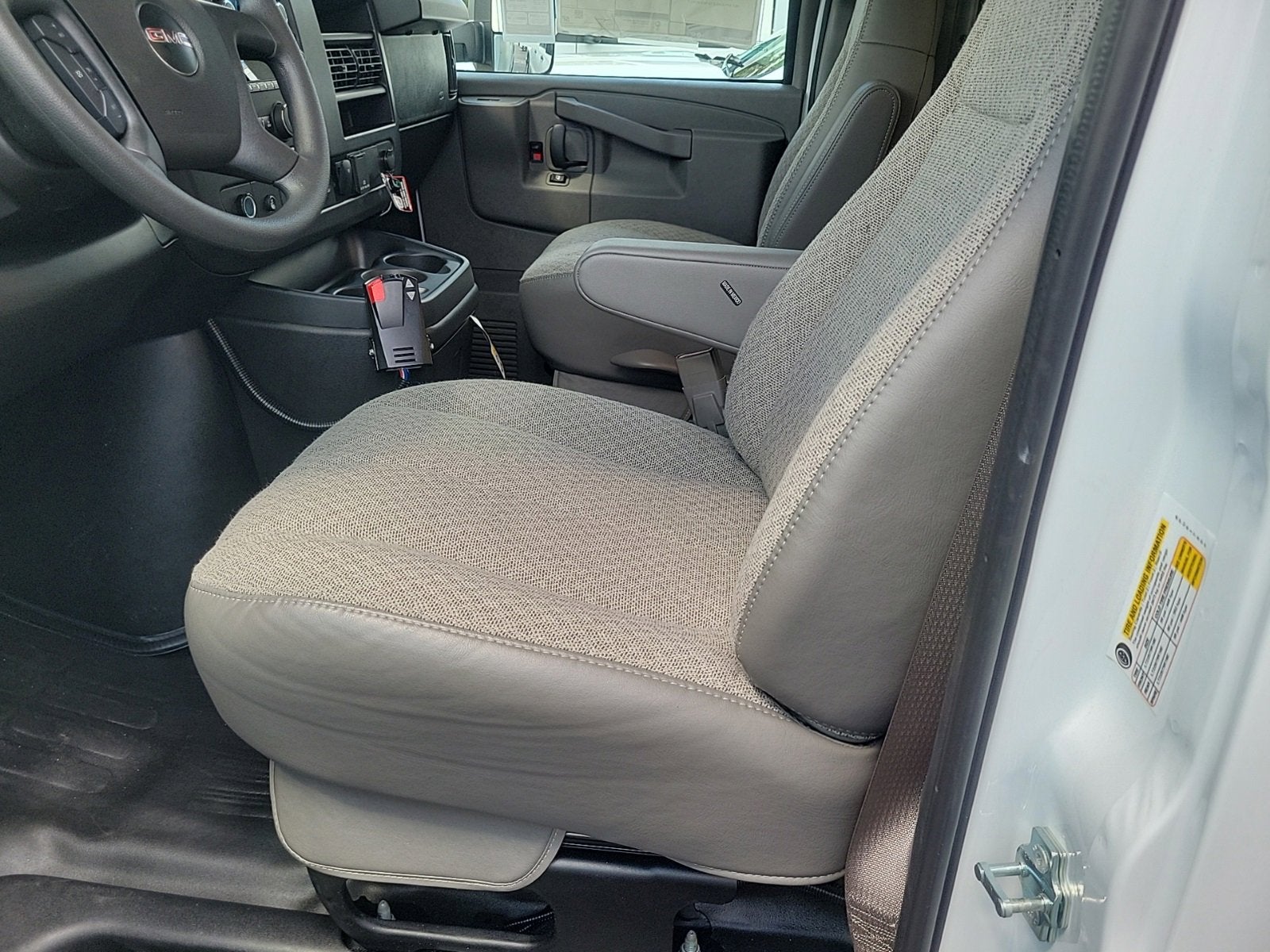 2025 GMC Savana Cutaway 4500 2WT