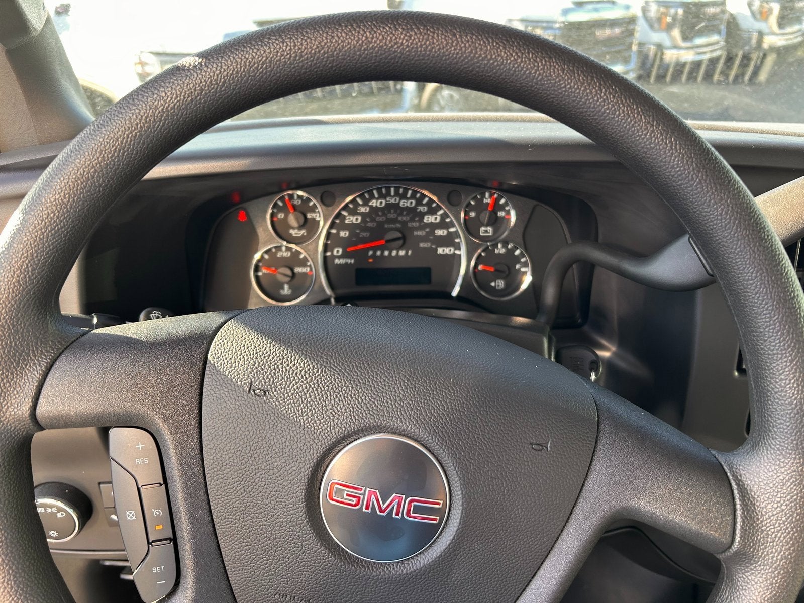 2025 GMC Savana Cutaway 4500 2WT