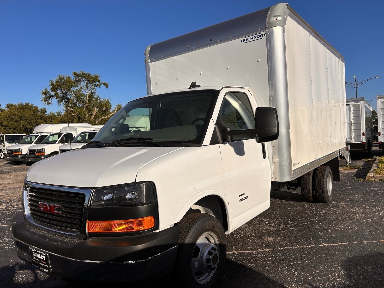 2025 GMC Savana Cutaway 4500 2WT