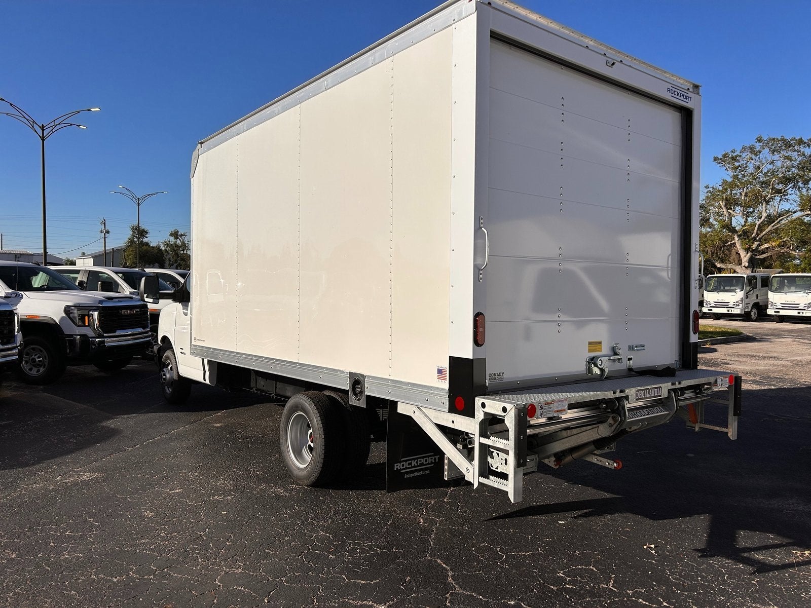 2025 GMC Savana Cutaway 4500 2WT