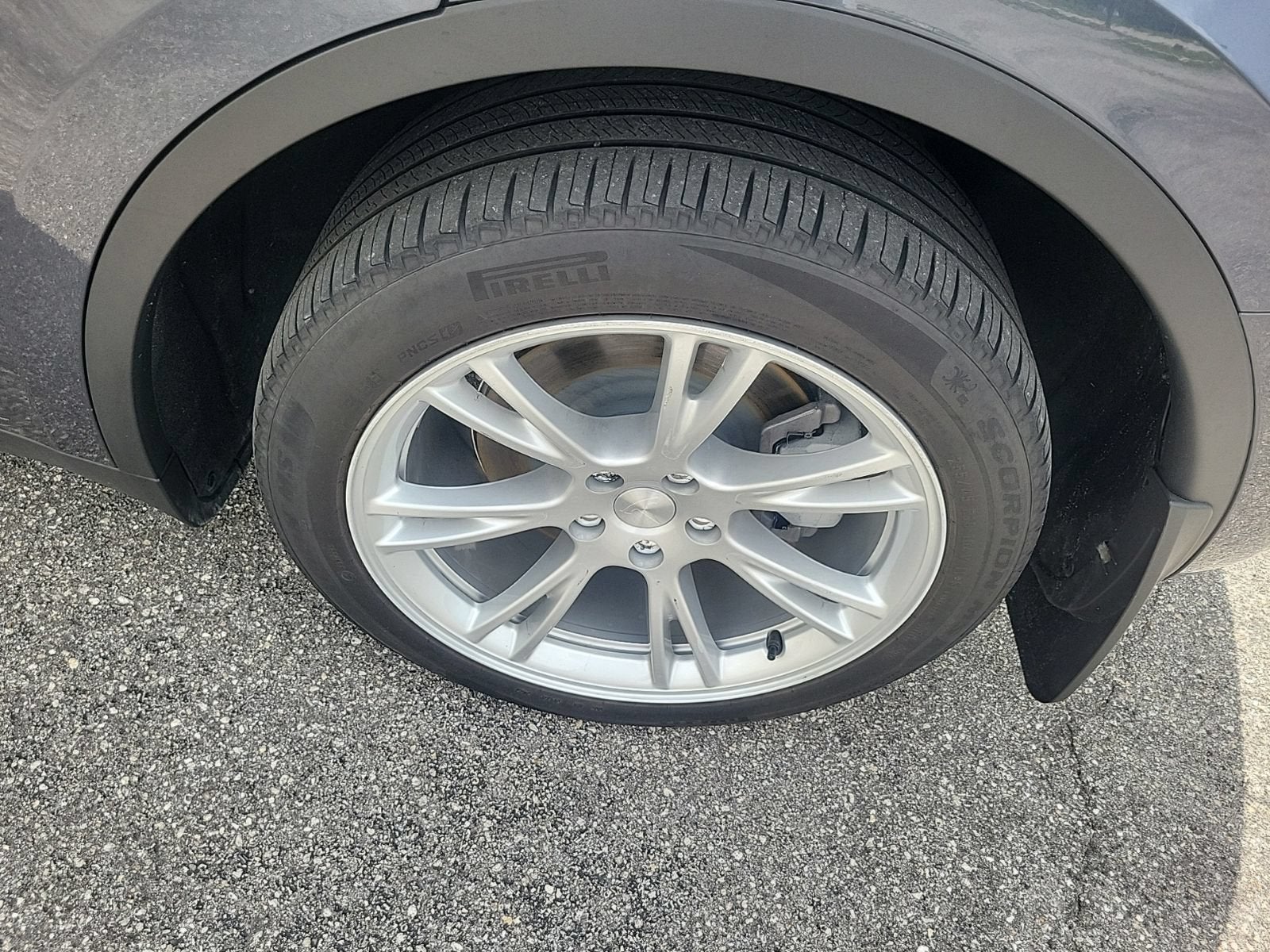 2023 Tesla Model Y Long Range - Photo 10